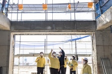 개관 앞둔 공사현장 방문 김선갑 광진구청장 안전 최우선