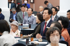오세훈 시장, 100세 이상 어르신 봉양 효자·효부·효손 표창