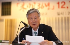 이중근 부영 회장, 동창 10명에 1억씩 또 쐈다