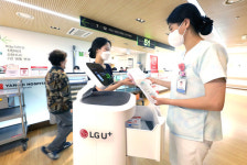 LG유플러스 자율주행 U+약제배송로봇, H+양지병원 일손 거든다