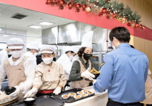 구지은 아워홈 부회장, 해양경찰 찾아 직접 배식...현장경영 박차