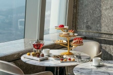 롯데호텔 시그니엘 서울, 더 라운지서 계절 베리 커플세트 선봬