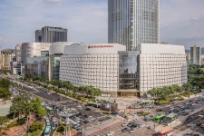 롯데백화점, 에비뉴엘 잠실점 작품 전시 연기