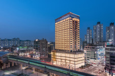 인천 라마다바이윈덤, 글로스터호텔 인천으로 새단장