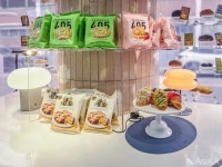 [A 현장]유행 디저트 알고 싶다면, 여기...CU 성수디저트파크점 가보니 