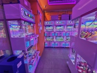 [지금, 우리] 결핍의 시대, 덜컹 떨어진 작은 위로, 뽑기샵