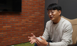 [팩터뷰] 110만 유튜버 고약사 "약국 밖에서 선한 영향력 주고파"