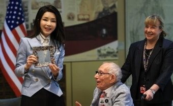 美 보훈요양원 찾은 김건희 여사 