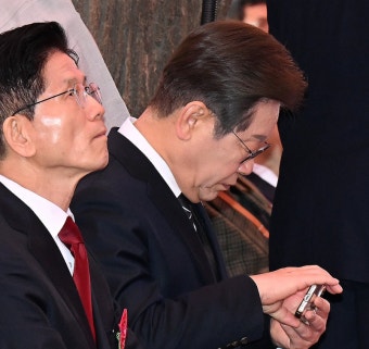 이재명 vs 김문수, 오늘 밤 첫 TV토론···경제 해법 놓고 정면승부