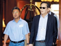 이재용, 선밸리서 'AI·파운드리 세일즈'…애플·오픈AI·아마존 연쇄 회동 주목
