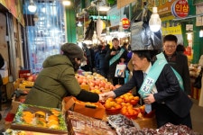 중기부 김학도 차관,  대전 도마큰시장 찾아 상인들 격려