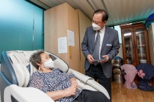 마포구 , 경로당 155개소에 안마의자 보급