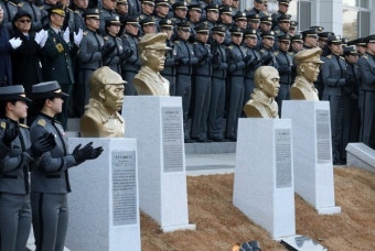 육사, 독립 영웅 흉상 철거 논란에 