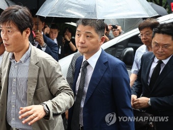 김범수 카카오 창업자, 구속심사에 법원 출석