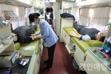 코로나19로 혈액 수급 비상, 과천시 공무원 헌혈 동참