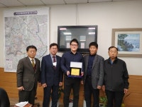 광주시 곤지암읍 연곡1리 주민들, 상하수도사업소에 감사패 전달