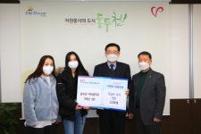 동두천여자중학교, 햇반 228개 난민공동체 전달