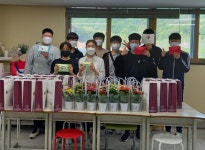강화군청소년문화의집 청소년봉사단, 어버이날 기념 孝 사랑 카네이션 카드 전달