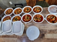 동두천시 생연2동 착한식당 안흥콩터, 독거노인 20가구에 밑반찬 20세트 전달