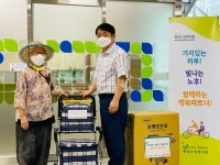 팽성노인복지관, 보행 불편 어르신 실버카 전달