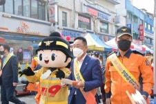 오진택 부위원장, 조암시장 소방차 길터주기 훈련 함께 진행