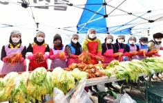 부평구 갈산2동 주민자치회, 돌봄 필요한 가정에 김장김치 전달