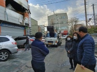 부평구 갈산1동 주민자치회와 주민들, 화재사고 발생한 소상공인에게 성금 전달