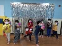 "찍고 만들고 웃고 즐기기" 설성어린이집 유아대상 미술공예 프로그램 운영