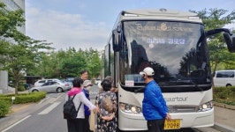 코로나 탈출…여름 나들이 떠난 미리내마을4-3단지 경로당 회원들