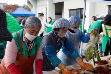 연천군자원봉사센터, 포기포기 사랑담아 김치로 나누는 이웃의 정 김장 나눔 활동 진행