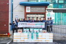 남양시장골목상인회 - 수택2동 행정복지센터에 이웃돕기 후원 물품 전달