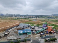 평택시 브레인시티 사업으로 폐쇄 위기에 처한 콘크리트공장 근로자 집회 열려...