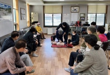 수원시 장안구 파장동 행정복지센터, 어르신 자동심장충격기 활용 교육 진행