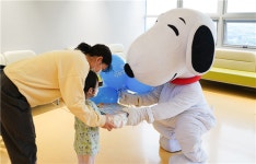 시흥 시화병원, 101번째 어린이날 맞아 입원 환아들에게 선물 전달