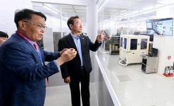 유정복 인천시장, 스태츠칩팩코리아 영종도 사업장 방문