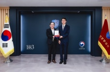 인천세관, ㈜하이브로부터 감사패 받아