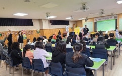 부천 옥산초 독서의 달 작가와의 만남 가져... 「꽃이 된 아이」 저자 박상재 작가 초청
