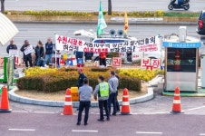 수원시청 앞 1년 가까이 이어오는 집회에... 시민 불편 고조