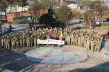 (사)동두천시 자원봉사센터-미2사단 210포병 미군장병, 상패동 연탄배달 봉사 및 환경정화 나서