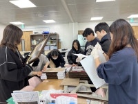 강화군 노인문화센터, 어르신과 청소년이 함께하는 장수 사진 수여식 진행