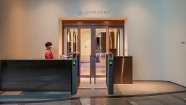 [유통이슈] 롯데호텔 월드, 롯데월드로 가는 비밀통로 원더도어 오픈 1주년 기간 한정 상품 선봬