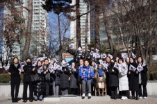 진석범 국회의원 예비후보(화성시 정), 찐심캠프 식구들과 화성동탄 메타폴리스 소녀상 찾아
