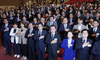 더불어민주당, 만장일치로 새 원내대표에 박찬대 의원 선출