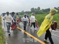 인천환경공단, 장마철 대비 승기천 정화활동 전개