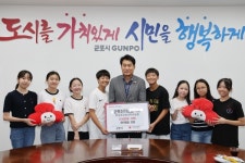 군포시, 군포신기초등학교 학생자치회 나눔장터 수익금 기탁