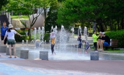 용인특례시, 농촌테마파크 수경시설 운영···28일부터 바닥분수 가동