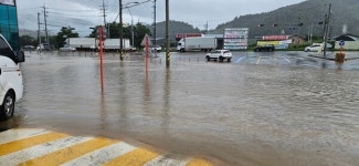 [포토] 포천시, 폭우로 인한 고장촌삼거리 침수