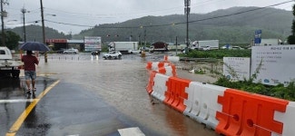 [포토] 포천시, 폭우로 인한 고장촌삼거리 침수