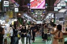 경기도 소상공인, 폭염 직격탄...전통시장 울고 편의점 웃었다