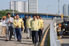 한대희 군포시장 당선인, 금정고가차도 긴급보수 현장 점검